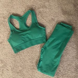 NWOT 2 Piece Amazon Workout Set in Green - Small